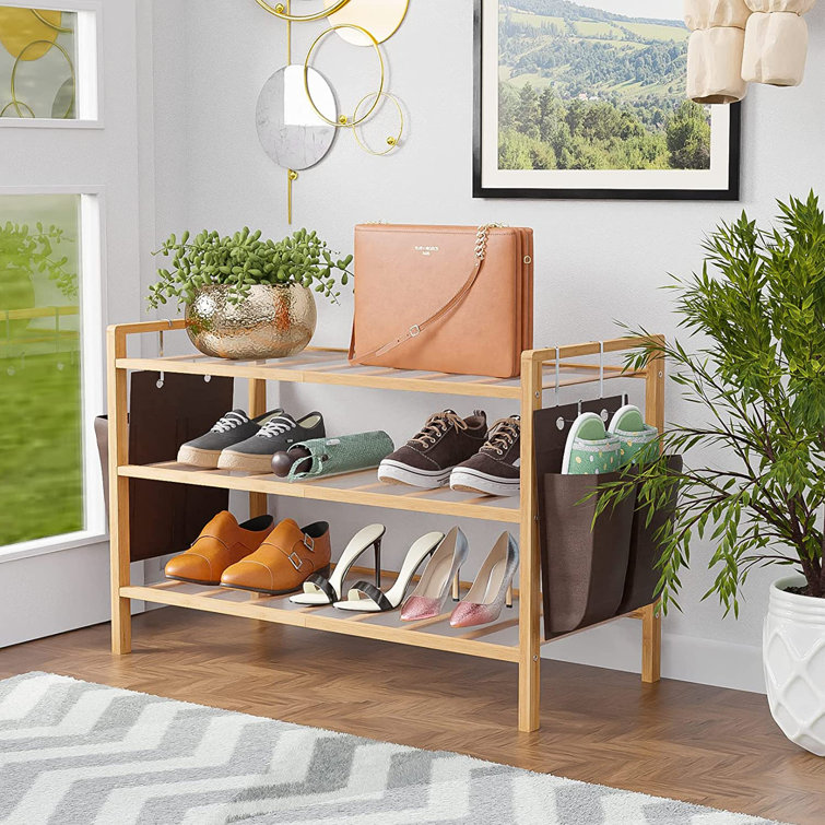 Side shoe outlet rack